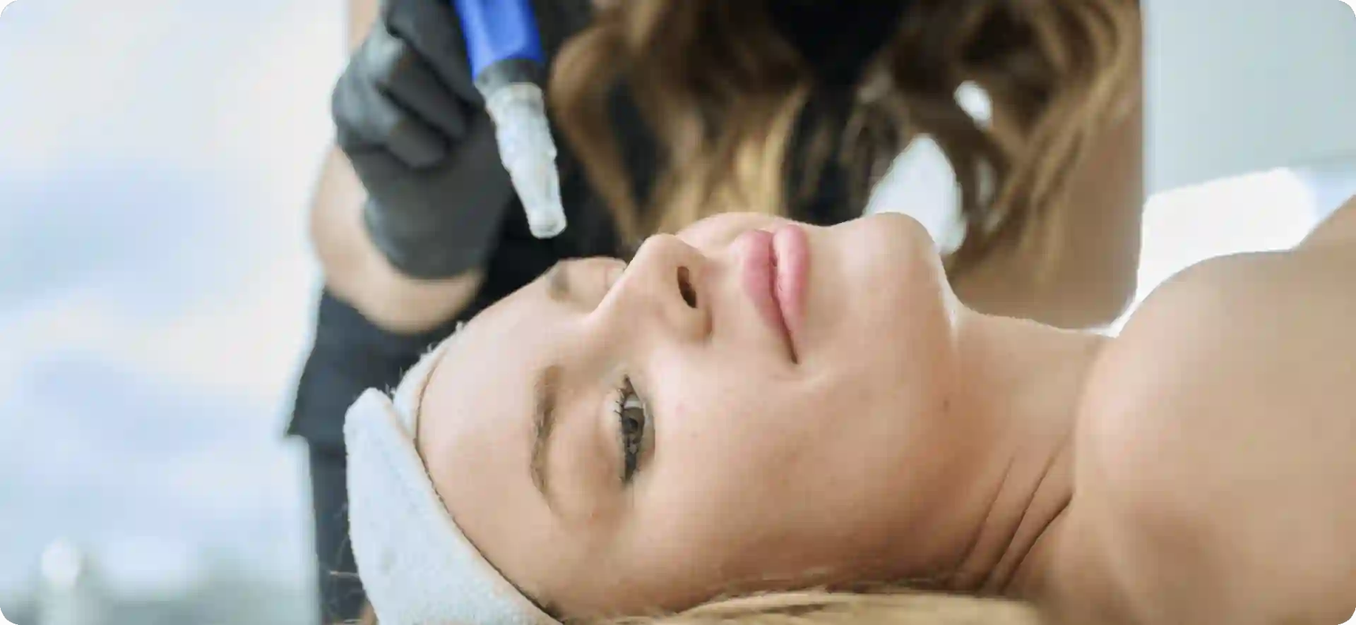 How Do Microneedles Trigger New Collagen and Elastin in Loose Skin Hertfordshire?